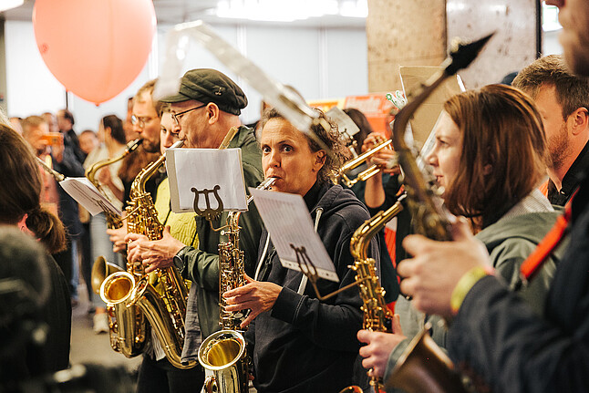 ViennaUp: opening 2024 with music by Musikarbeiterinnenkapelle