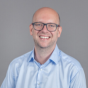  Als Jurist bin ich mit der Betreuung, Beratung und Unterstützung rechtlicher Themen und Aufgaben befasst, insbesondere bestandsrechtliche Fragestellungen.